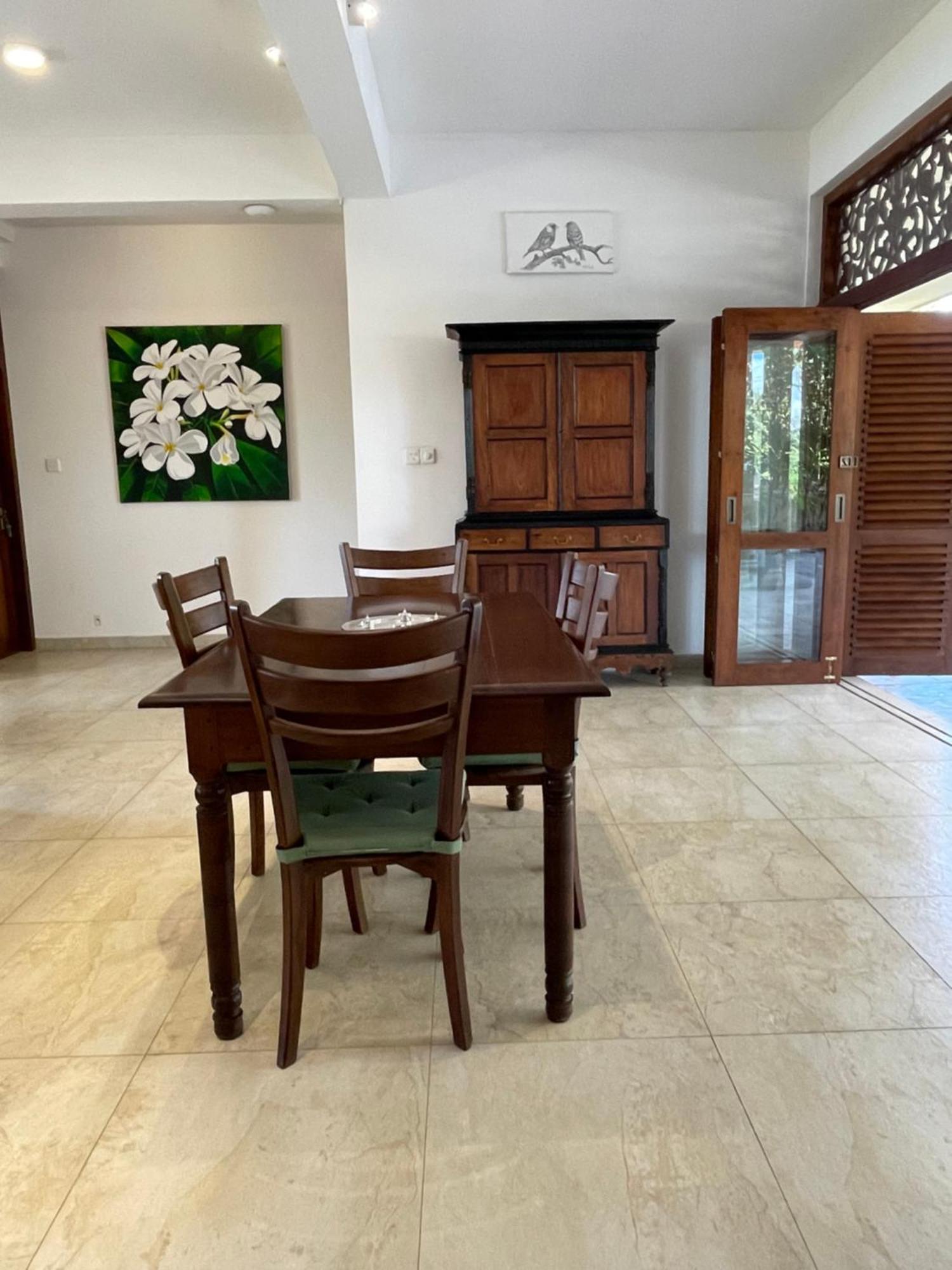 Khomba * Tangalle
